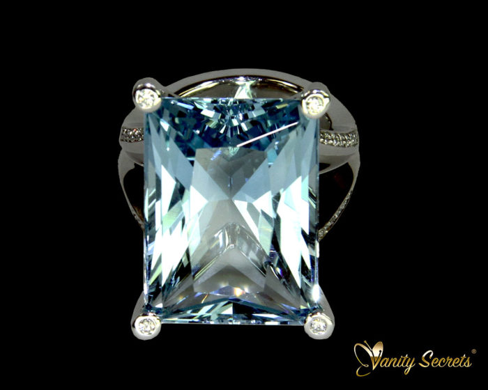 Vanity Secrets London Ring Brazilian Aquamarine princess cut